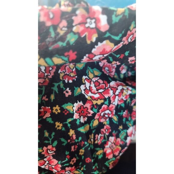 Material Red Pink and White Flowers Greenery  48 x 36 Cotton Craft Quilting Dres - Picture 1 of 5